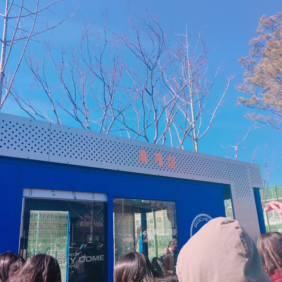 BOB_UNION's tweet photo. 나눔 장소입니다-! 받으러 오세뇨 :-) https://t.co/dGv8j6ehVu