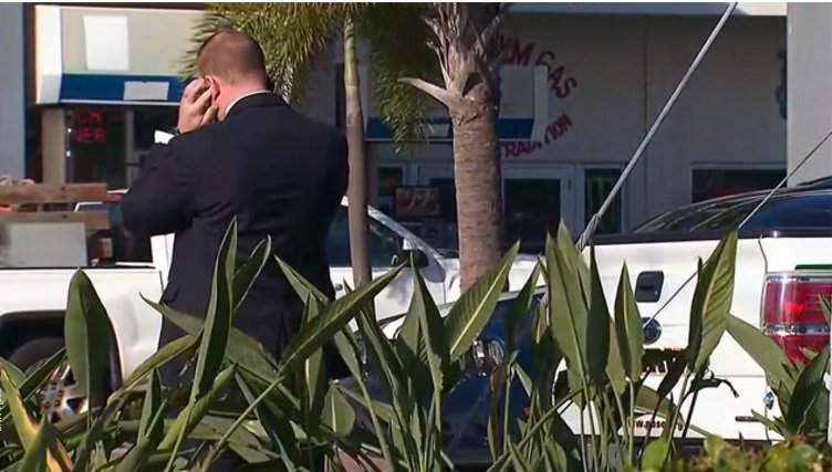 Secret Service investigating object thrown at Trump's motorcade bit.ly/2lWzEzj https://t.co/tmeuQd8NJ5