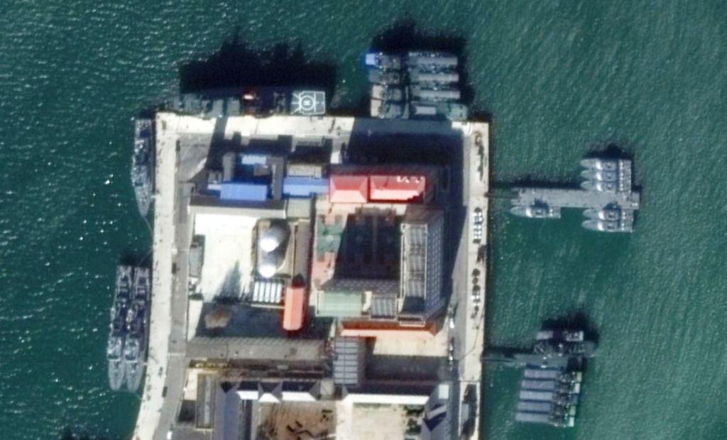 rajfortyseven's tweet photo. #China #PLAN #MCMV #Type82II Wozang #818 with 6 USVs at #Dalian. #804 still at Wusong?? Should be reaching anyday. GEDOI12/1/16 https://t.co/k5vRPJYCJN