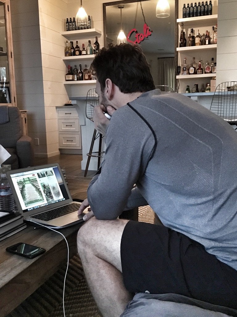 ErinAndrews's tweet photo. When your guy spends his rainy day Pinteresting for your wedding πππ #verycute @jarretstoll #hewillkillme https://t.co/vn5yrjNa8x