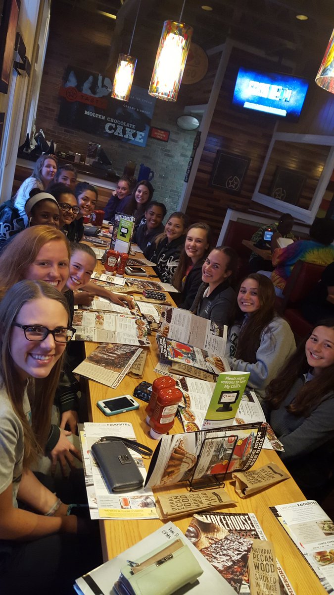 FallsSB2015's tweet photo. 3-1 looks good on these Knights! Chili's Team Supper!! https://t.co/yTyyCprcRy