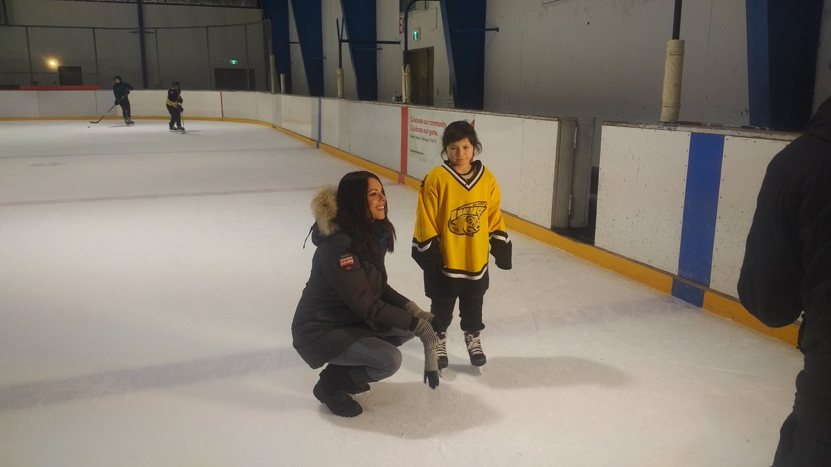 lockhartjosh83's tweet photo. The #HometownHockey crew came to the #Ktunaxa #Hockey program. #Cranbrook https://t.co/uck1l7oR1E