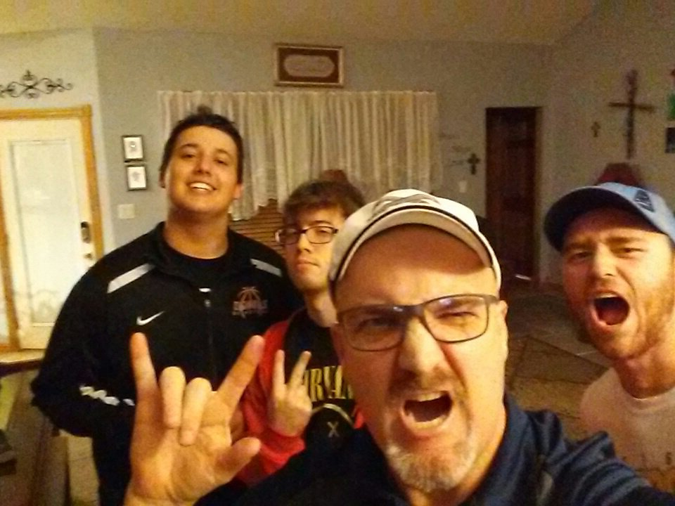 RDHarper84's tweet photo. #unitedlawton17 getting ready for an awesome weekend https://t.co/ZVmQqUM3Ax
