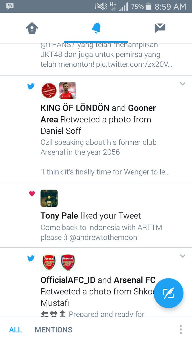 Diliat dan direapon juga ni sama drummer a rocket to the moon. Cepet comeback yee om