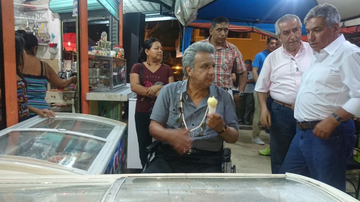 Lenin's tweet photo. Recomendados los deliciosos helados de   Laura Toapanta en el Tena ¡Gracias! https://t.co/SxfWCzn1o0