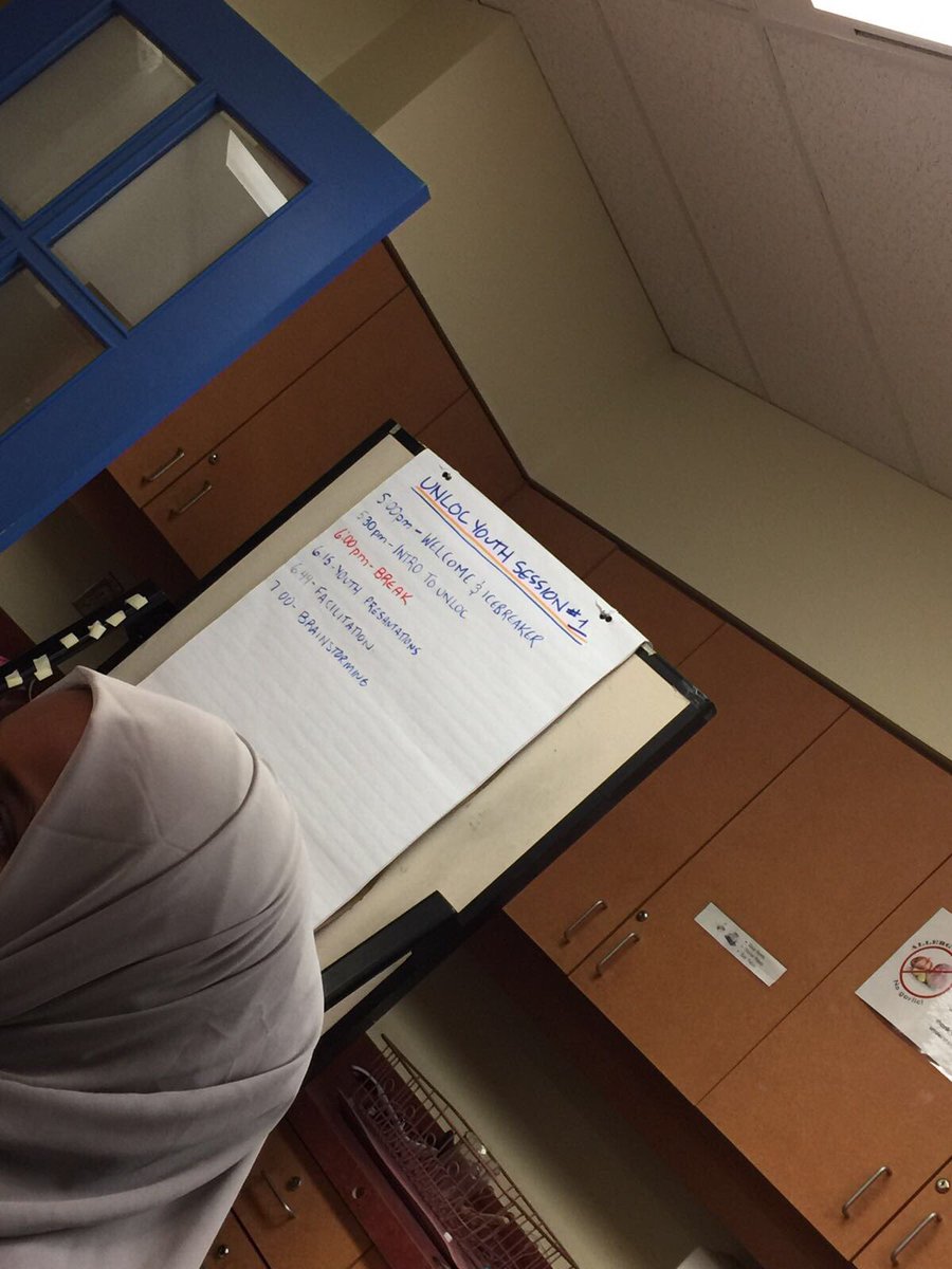 SY4Cottawa's tweet image. #FBF to last week when the SY4C team was invited to this awesome UNLOC youth session,discussing available resources for Ottawa youth @PQCHC