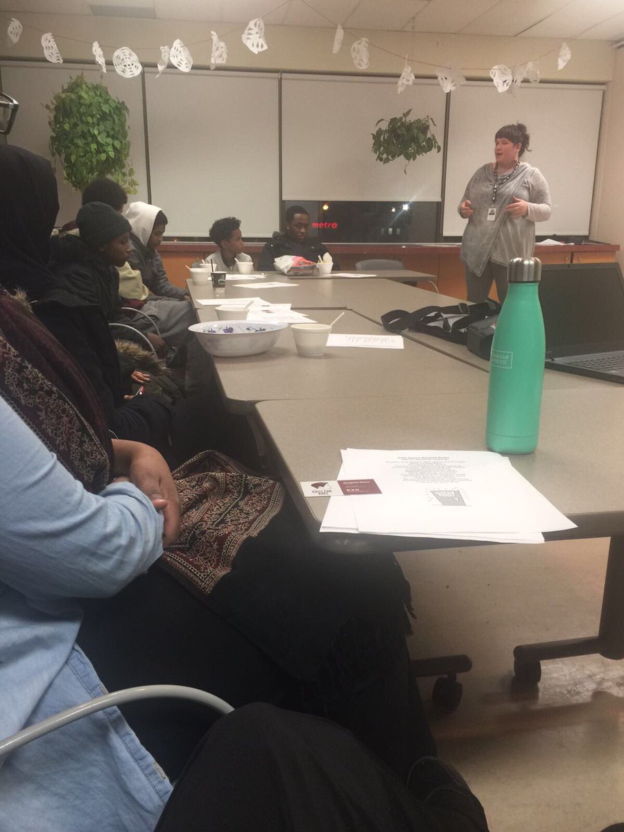 SY4Cottawa's tweet image. #FBF to last week when the SY4C team was invited to this awesome UNLOC youth session,discussing available resources for Ottawa youth @PQCHC