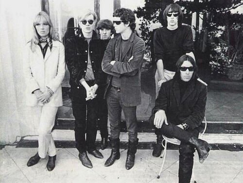 crockpics's tweet photo. Lou Reed with the Velvet Underground and Andy Warhol in New York, 1966 https://t.co/h4pVlViSUW