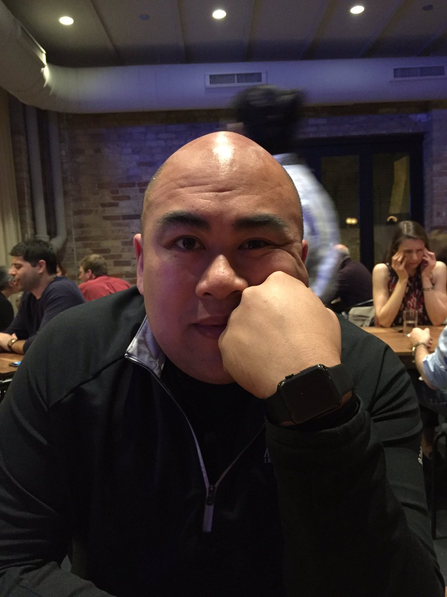 My date looks uninterested... quick, tweet something funny!