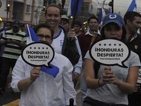 AntiBotsHN's tweet photo. 🔥 Reviven las Marchas en #Honduras que exigen la Renuncia del Presidente Hernandez, Justicia Para Kevin y un alto a la #Corrupción
#FueraJOH https://t.co/RJwwhUNvqQ