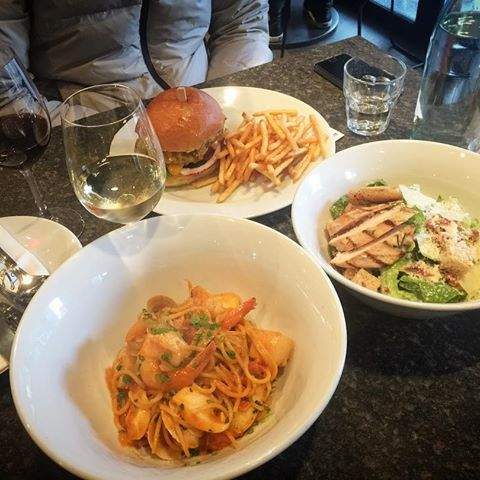 DeniFDR's tweet photo. Hujan. Laper. Makan Besar @alfrisanjaya @DP_BISTRO #VVIP room's https://t.co/aAtCS5iqJk
