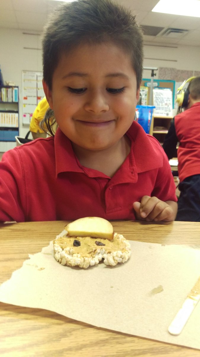 AbbieMata's tweet photo. Finished out our first week in #proceduraltexts with a peanut butter face snack! #BrAveLearns #ELAR #bilingualkinder #MrsCastillosclass https://t.co/ng7E5Sb6Vn