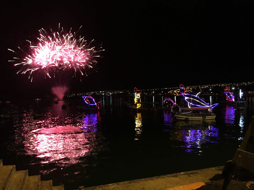municoquimbo's tweet photo. A esta hora gran cantidad de público en Guanaqueros disfruta del "Carnaval Pirata  2017 y Coquimbo al son de la cumbia" https://t.co/PWquhj00FV