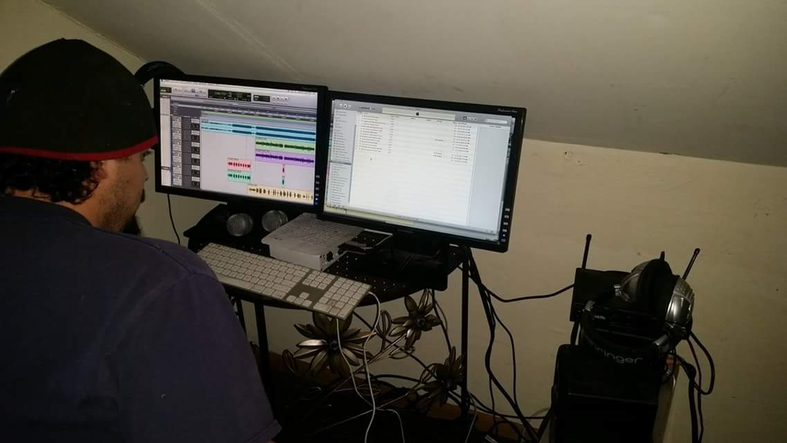bracking_ground's tweet image. The madmen hard at work in the studio!!!!! Get it boys