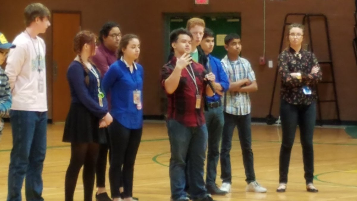 jhmorris's tweet image. CVHS STEM students presented to 180 CGMS 8th graders today on engineering and biotechnology. #cvhsengineering