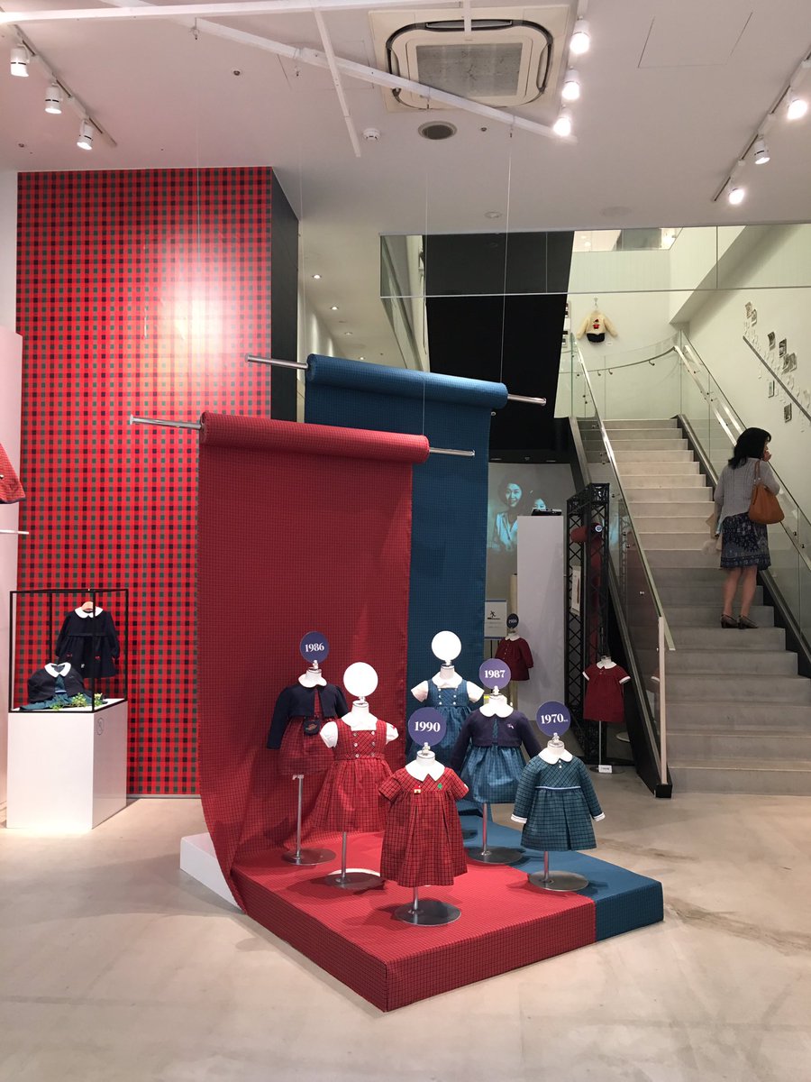Flopsy Mopsy Sur Twitter 16日から始まったファミリア銀座本店の ファミリアの軌跡展 ファミリアチェック ファミリア と言えばこのファミリアチェック 昔も今も大人気 ฅ ฅ べっぴんさんでも出てくるかな ファミリア べっぴんさん 芳根京子