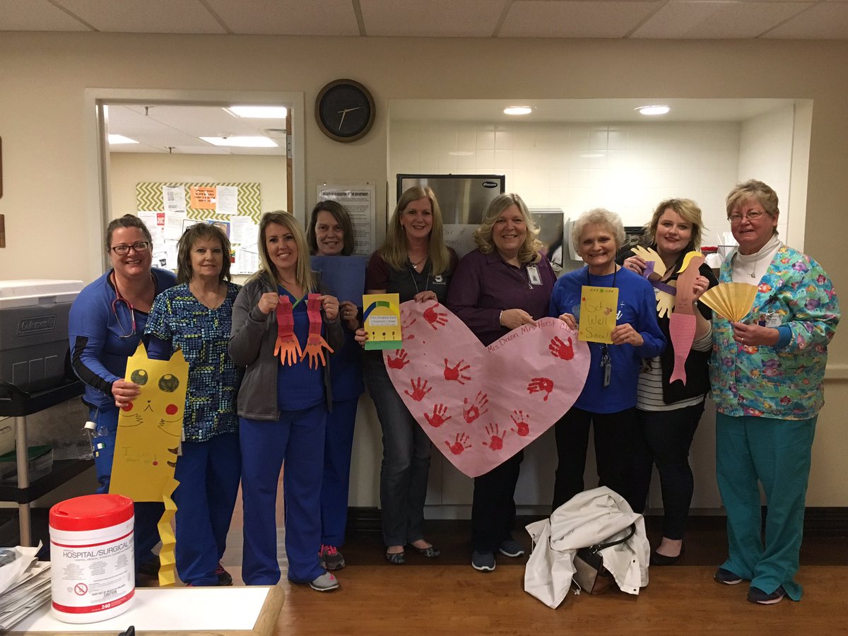 LnobleLydia's tweet photo. Cards from Wakefield, Jefferson &amp; Fred Douglass kids for hospital patients #wakemustangs #choosekind @jeepers315 #fdeccpanthers #sisdlibrary https://t.co/512US4NloE
