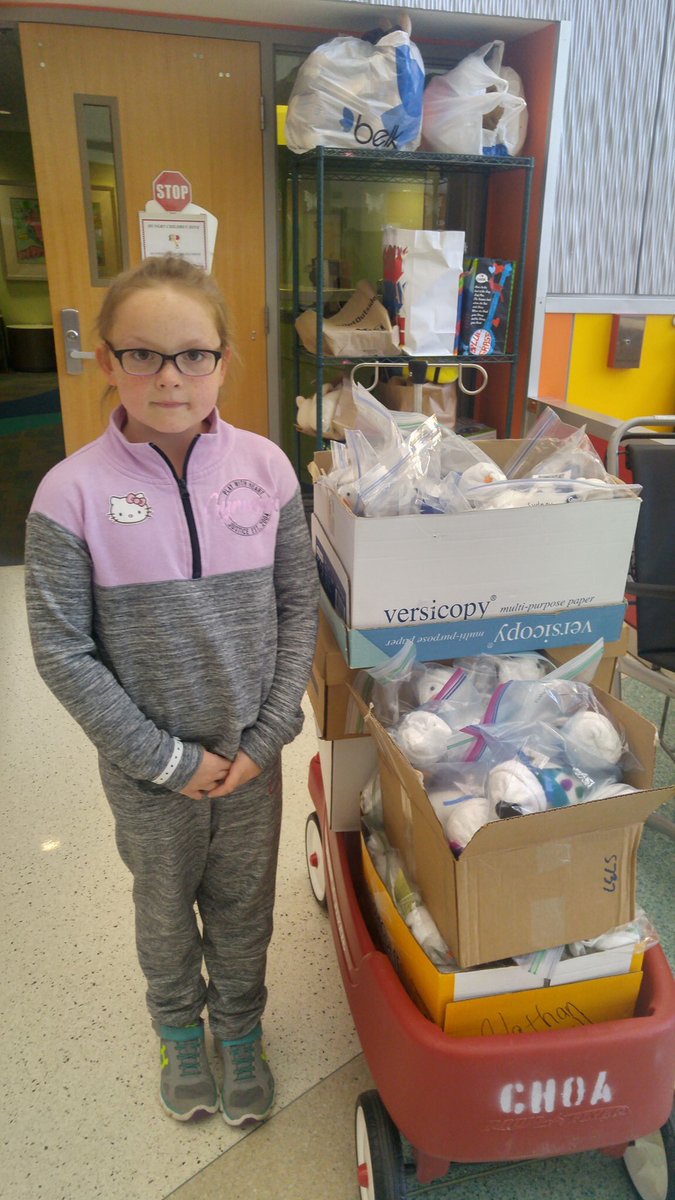 whitney_fletch's tweet photo. @NHE_HCS @BIEpbl 2nd graders at NHE took caring for a friend that's going through chemo to a whole new level with their snowmen PBL https://t.co/FUumjfgJQt