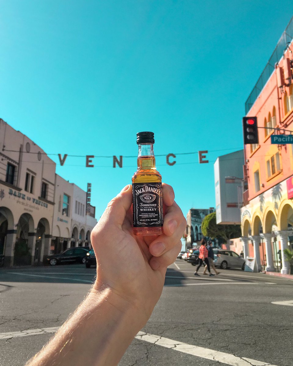 asenseofhuber's tweet photo. - V E N 🥃 C E -
Always the right size, no matter where I go! 😎 In partnership w/ @JackDaniels_US #JackTravels https://t.co/jpoDupAMw0