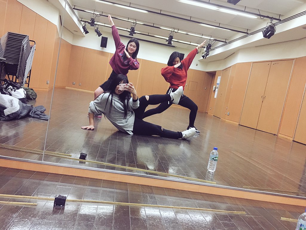 yka_gloryone7's tweet photo. リハーサルしてますん🙌🙌
#GLORYONE
#評価会
#練習
#dance https://t.co/UWeXIZbWNt