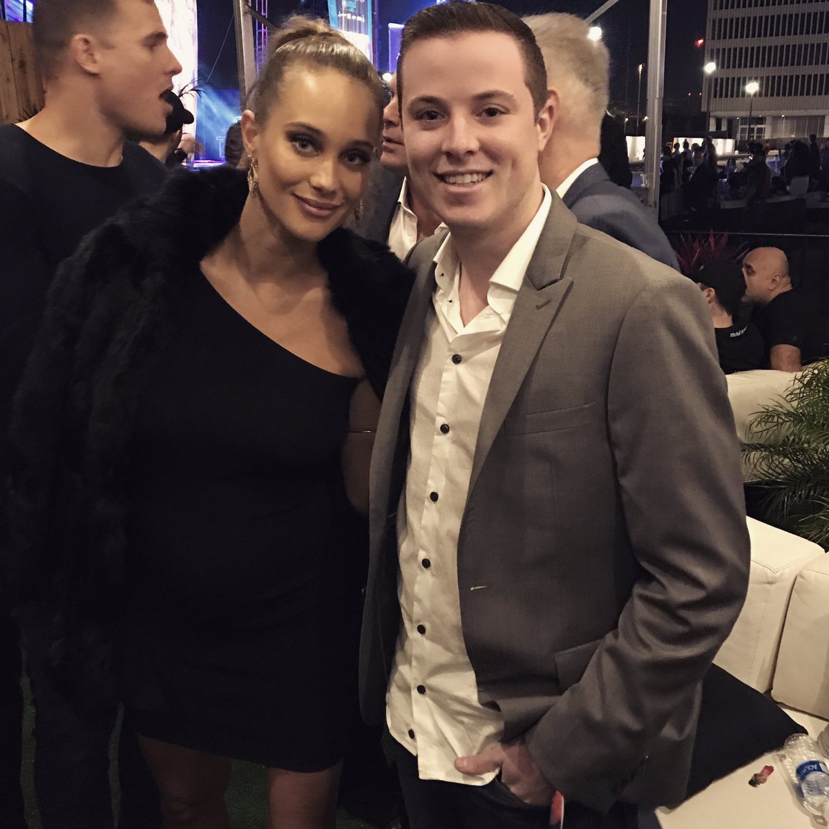 Twitter 上的Frankie Borrelli："#YeahJeets https://t.co/5bJdQxUBhO" / Twitter