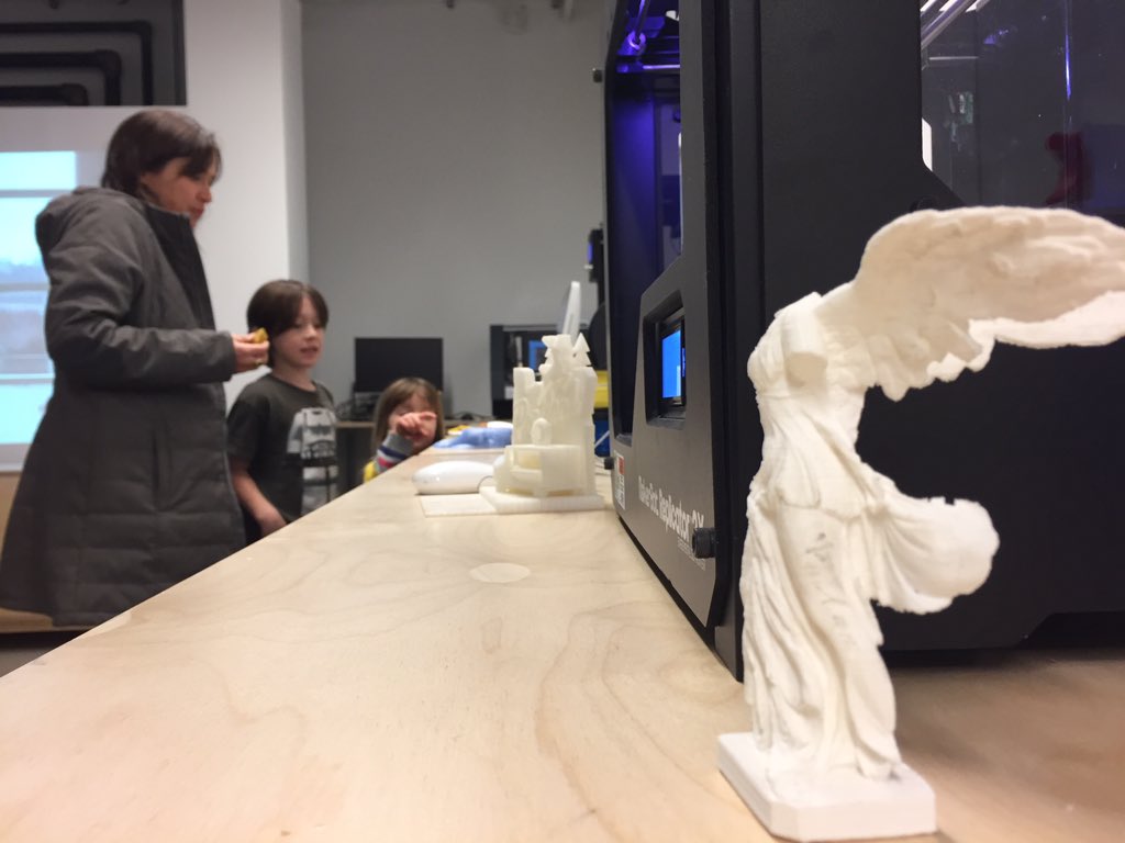 membersmedia's tweet photo. PNCA @MakeThinkCode multi-disciplinary art+tech lab launch.  Great things in the works. #pdx #vr #3dprint #code https://t.co/Tw24lsbZzx