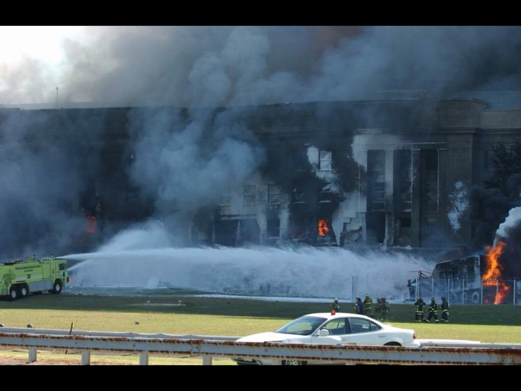 standingup4us's tweet photo. However the pentagon looked like this!
#noairplane
#911 https://t.co/7jLpFQJbEg