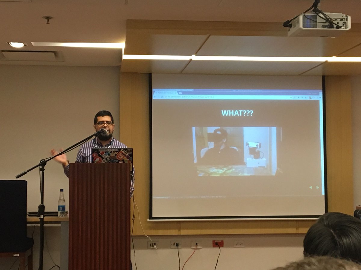 swappsco's tweet image. Python en microcontroladores por @woakas @pyconcolombia #pyconco2017