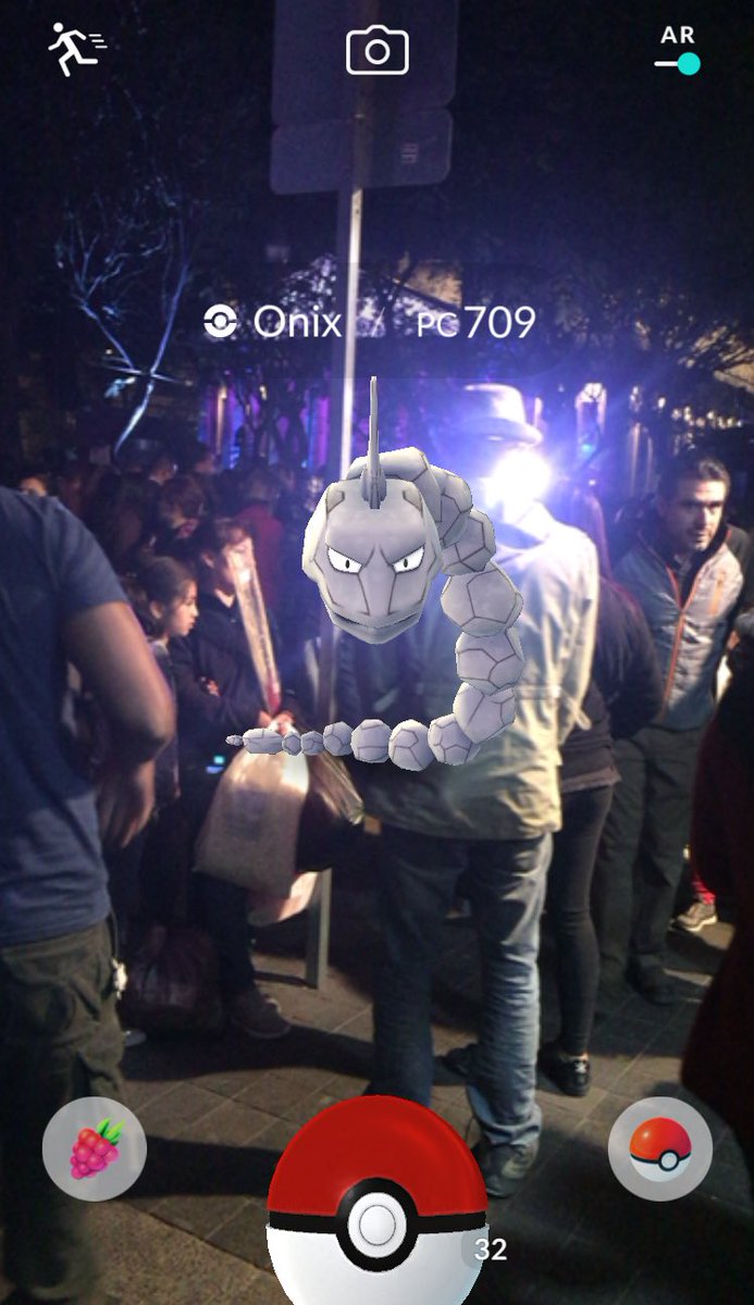 PokemonGo_GDL's tweet photo. Seguimos en Plaza de la Liberación en el Centro de Guadalajara ¡Mucho Heracross! Claro y el Respawn de Onix 👊🏼 #PokémonGO #GDLuz #GDL https://t.co/7MUD6SenSg
