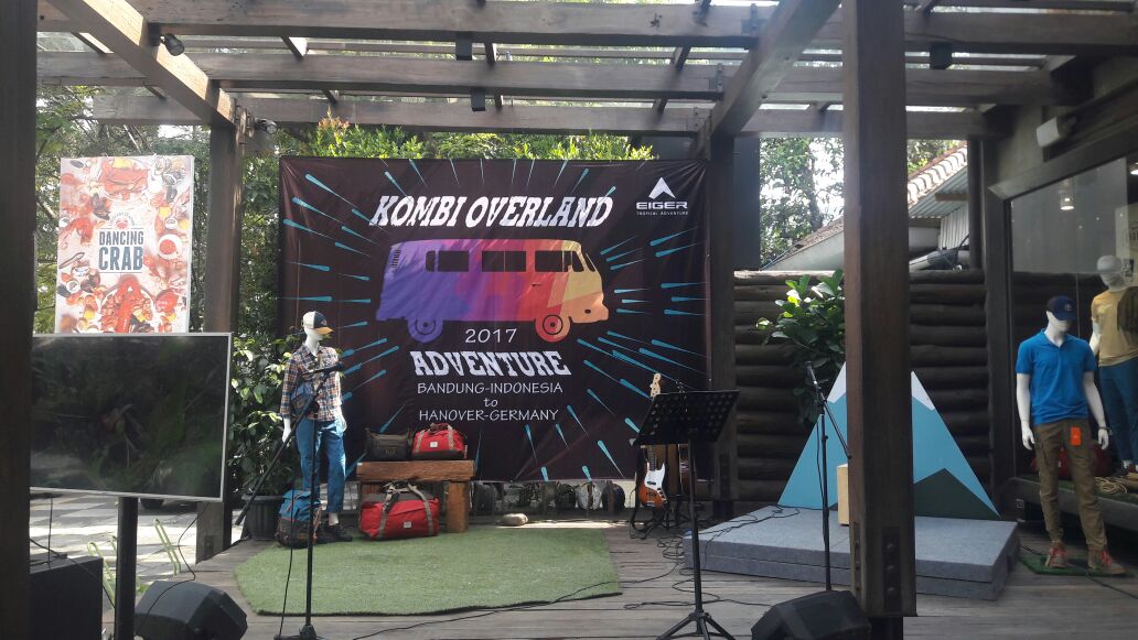 eigeradventure's tweet photo. Eigerian #Bandung mari merapat ke @eas_smtr23, sebentar lagi ada sharing session bareng Kombi Overland. #EigerAdventure #EigerWeekendBlast https://t.co/sWZi8me5S3
