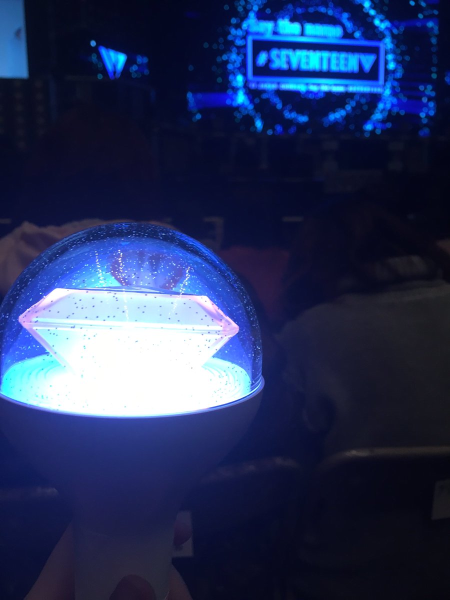 UareMy17's tweet photo. 私もはんそるとそくみんちゃんとともに年を取りました〜♡
うじたまがパフォーマンス中にイヤモニしようとして、うまく着けられなかったのわかるくらいの距離ありがとうございました〜♡
素敵な誕生日プレゼントでした〜^^
#170218 https://t.co/s8wA3YyjYO
