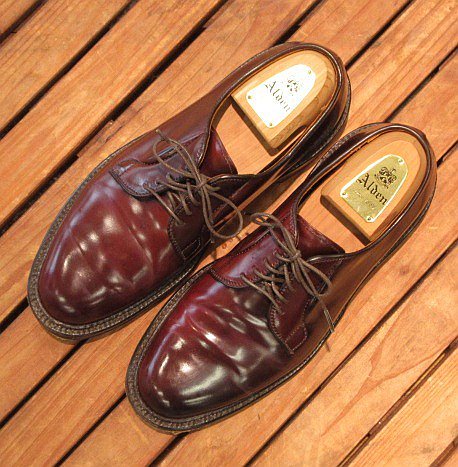 【今日のお買取】
オールデン！
綺麗な色合いです(*^^*)
高そう・・。。
--------------------------------
2月中に投稿されたツイートをリツイートして頂くと、店頭販売5%OFF！（※一部商品を除く） #岡山市 #リサイクル #古着屋 #ベクトル