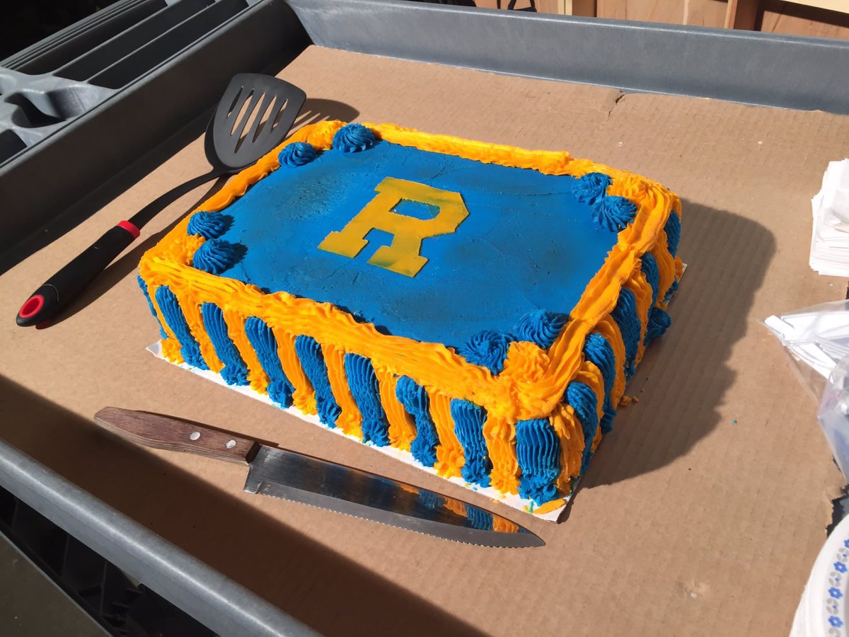 Riverdale Photo Du Gateau Qui A Ete Fait Pour Le Dernier Jour De Tournage De La Saison 1