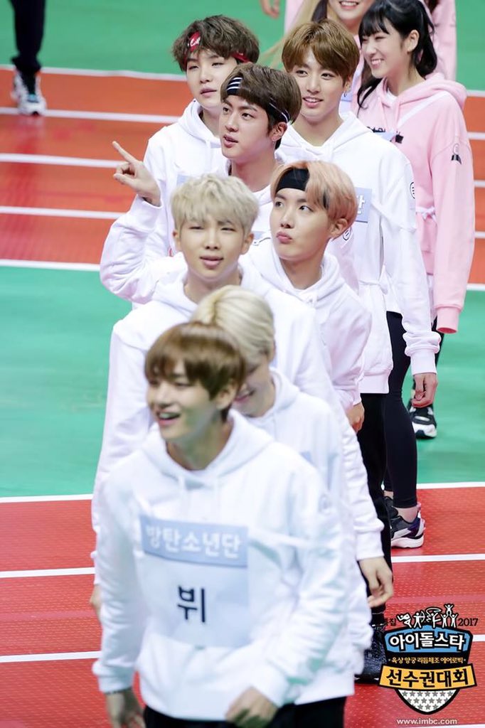 BTSarmy_2123's tweet photo. ほそく생일축하해~🎉✨
よじゃより可愛いんじゃね？くらいの美人で、なのにめっちゃイケメン…
あれ？ほびちゃんもう好き💞

美人でイケメン、ダンスも最高で、面白くてみんなに愛されて。。。
もうどんどん完璧になっちゃって我は爆死しそうです♥
これからもずっと大好き(⑉･̆-･̆⑉) https://t.co/ynWPEe1IQq