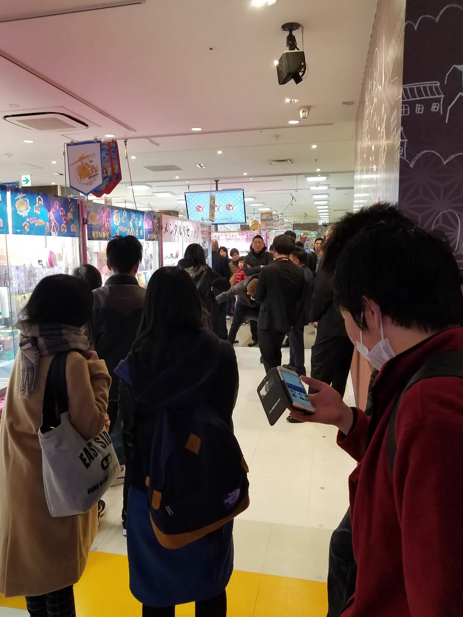 Gacktがゲームセンターに降臨！メンタルリセットのUFOキャッチャーに挑戦する姿が笑えるw