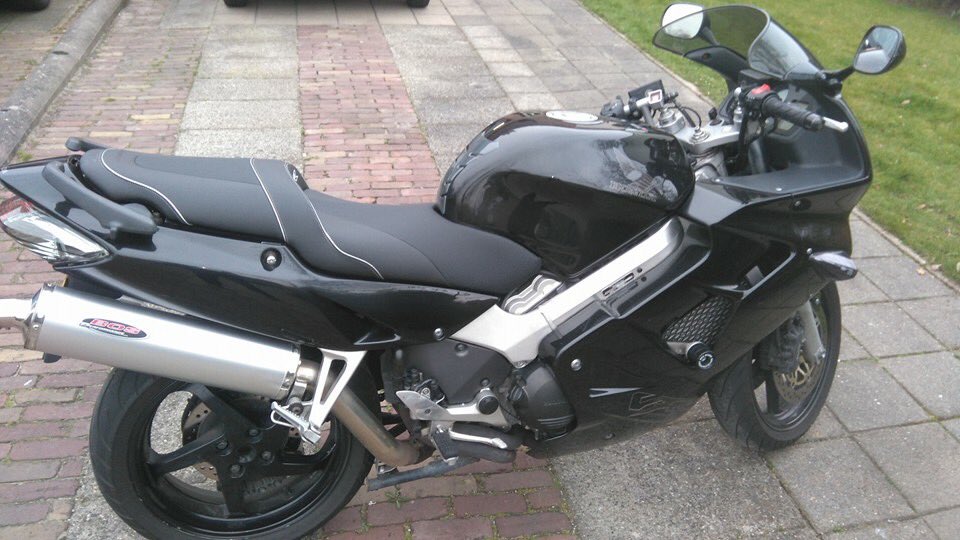 Disasterjimm's tweet photo. @6Foot4Honda honda vfr 800 1999 with a bos exhaust. I know Not the newest  but I love it! https://t.co/ahET3kGTnF