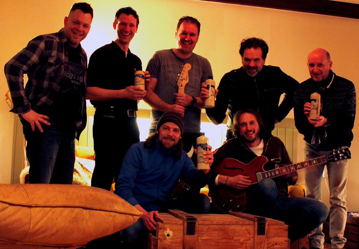 weekbladForum's tweet photo. Sonse band en Gall&amp;Gall Son komen met botterbitter 'Harvestmoonshine', exclusief in #senb verkrijgbaar https://t.co/IrislgNV2b