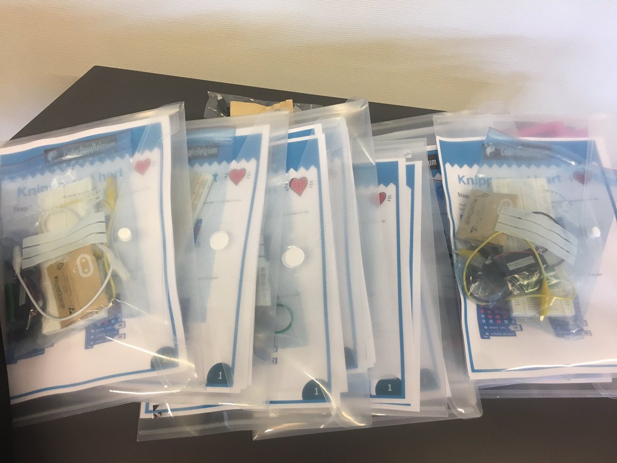 coderdojoschrbk's tweet image. Alles klaar voor de eerste sessie met microbit! #coderdojobelgium #sciencemundi @microbit_edu @CoderDojoBe @Innoviris