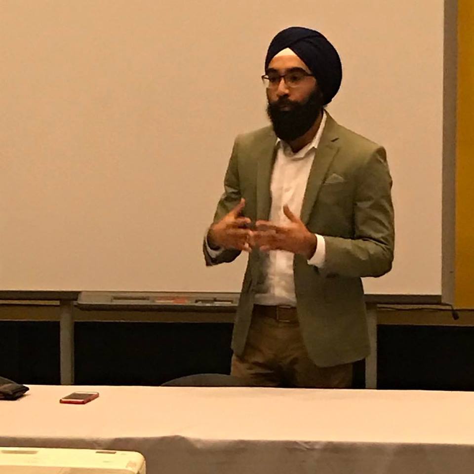 SALDEF's tweet image. #SikhLEAD #LDP3 Alum Angad Singh taking #LDP6 participants through a session titled 'The Purpose of Life of a #Sikh' saldef.org/news/sikhlead-…