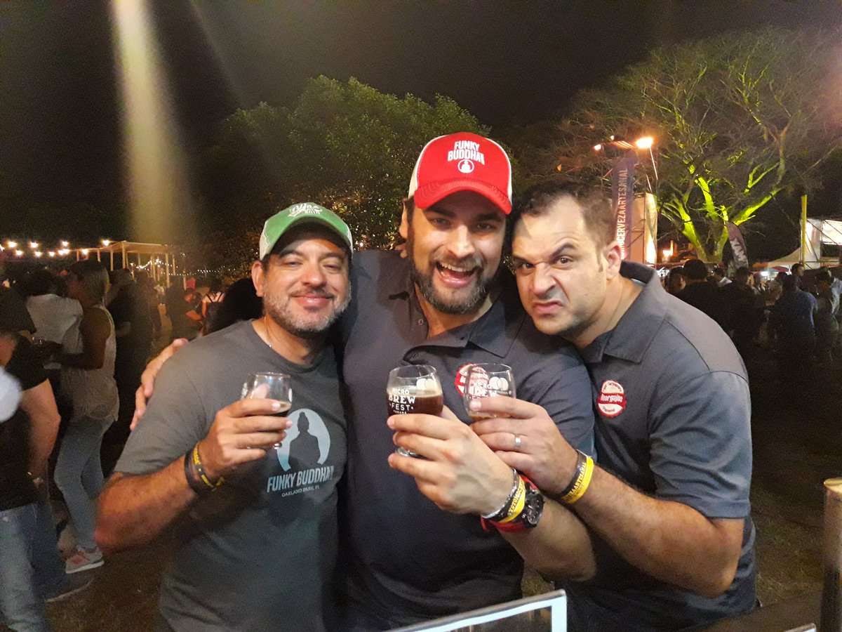 La tan esperada SPEAKEASY BARLEYWINE,  aquí los primeros Clandestinos en degustarla, salud! #MBF2017 #ClandestinaPTY #YoTomoCervezaArtesanal