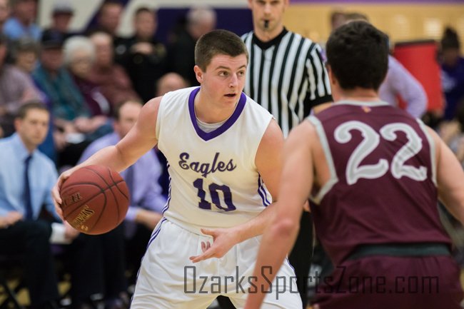 OzarksOzone's tweet photo. PHOTOS: Fair Grove 72, Strafford 49 -- https://t.co/hdYBbtHahV https://t.co/GXKSTh8AmU