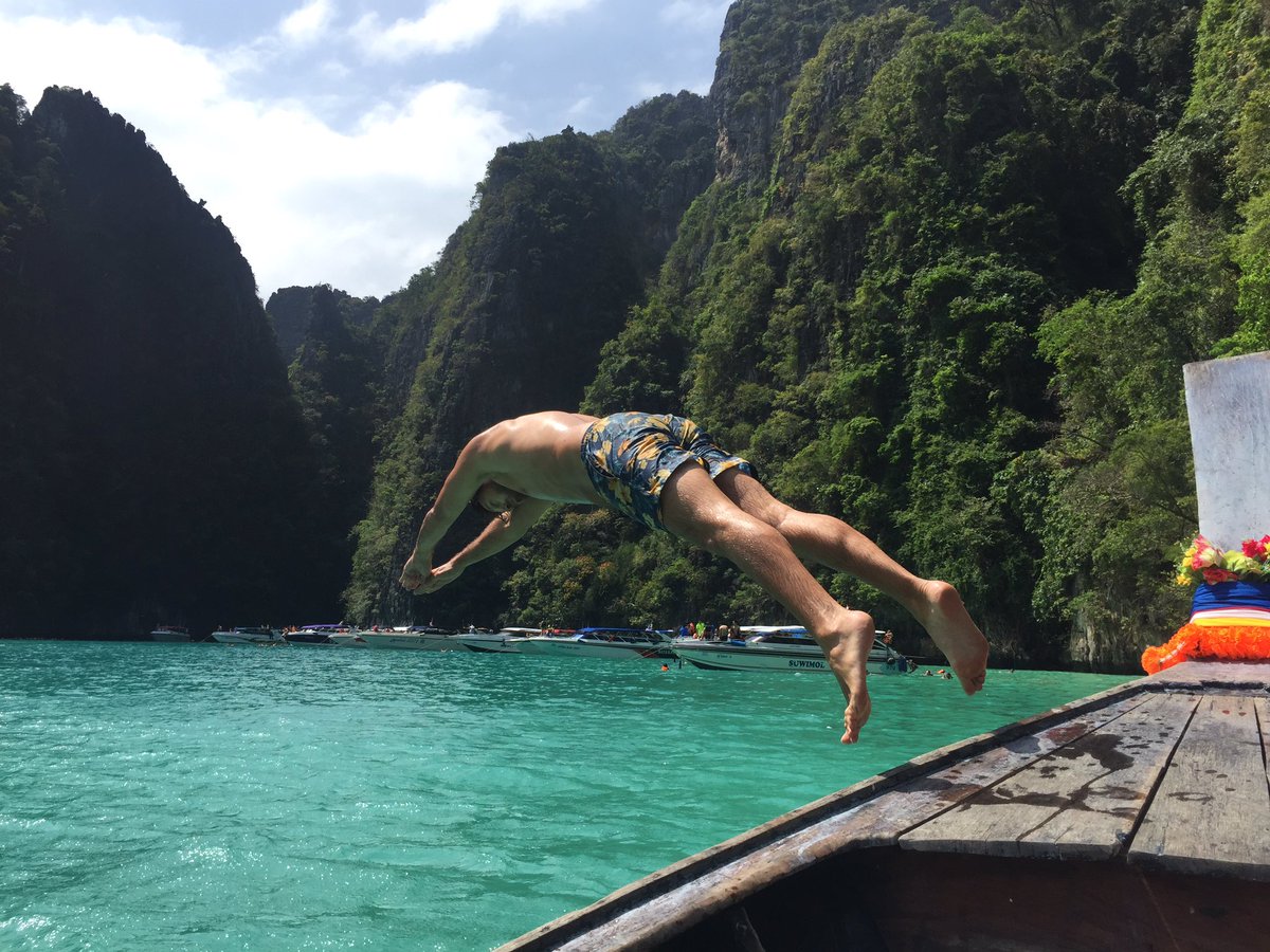 ProPackerLtd's tweet photo. Deciding whether to travel or not? 
Dive right in!
#backpacking #gapyear #propacker

Visit https://t.co/EsN6fGKO9W for your essential kit https://t.co/I6b7M9EVoN