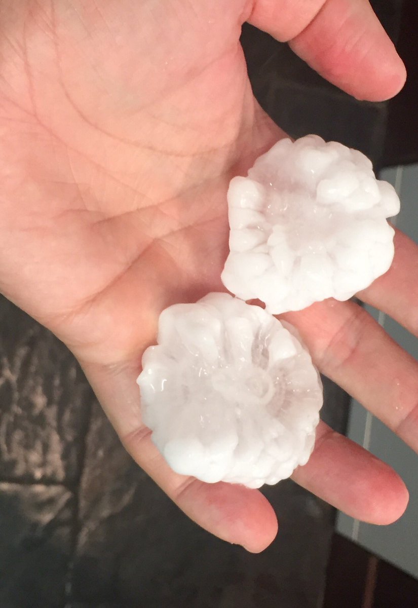 marty386's tweet photo. Not quite the #raineth that I like. #sydney #SydneyStorm https://t.co/rxU5A2NEPs