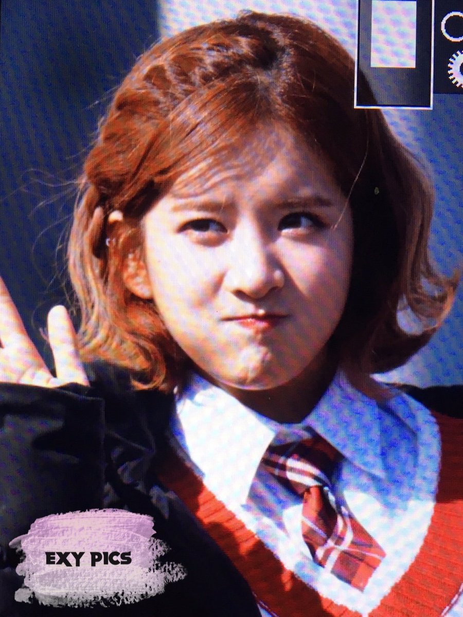 blackcrystal_95's tweet photo. 170218 미팬 3

😶..보고 있어도 보고싶은 츄 ~ 💕

#우주소녀 #너에게닿기를 #EXY #소정 
@WJSN_Cosmic @EXY_S2 ❤ https://t.co/KUEy7VB5BQ