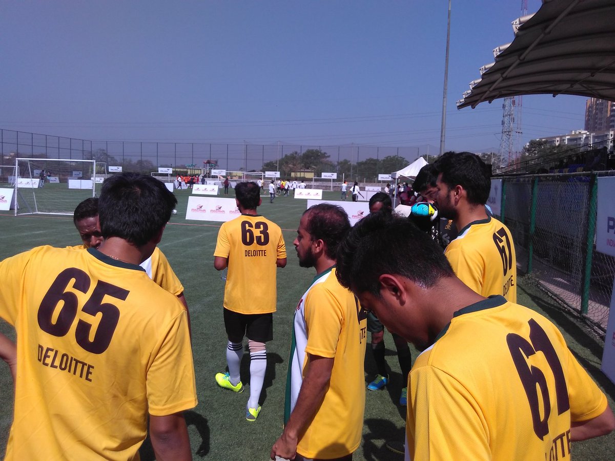 PalavaTheCity's tweet photo. The @DeloitteIndia team hydrating and putting together a strategy before the next half.
#PCC2017 #PalavaWeekend https://t.co/ztRVcu8Uhn