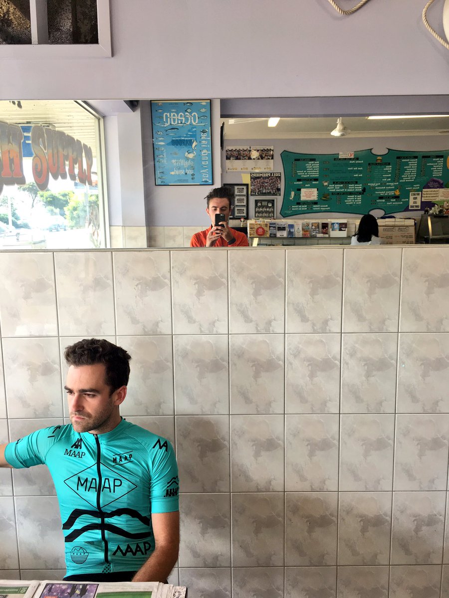 adrianzanardo's tweet photo. pensively waiting for minimum chips & 80 potato cakes.. #prohours https://t.co/PnNRZ5vji1