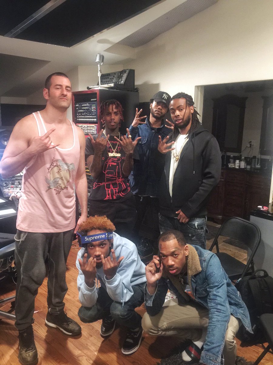 MikeGonsolin's tweet photo. Finally feeling 💯again and back in the #TrendDef lab with the crew @famousdex @1diegomoney
@toneknightt @ozszknightz94
#TrendDefStudios https://t.co/krFUpFogC6