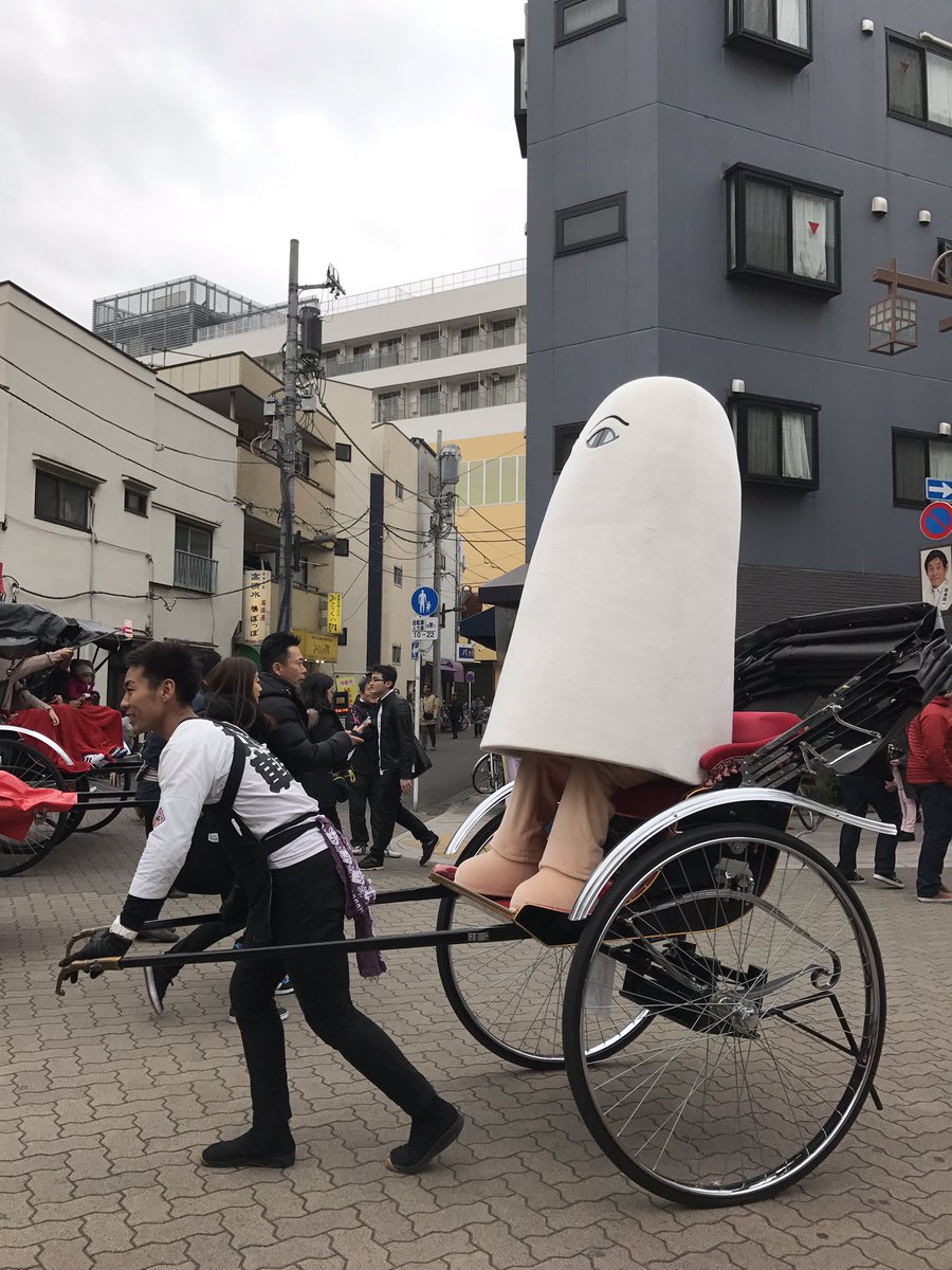 Takashikambara 神原孝 Sur Twitter 浅草には 色んな国から 色んな神様が 来ているな 浅草 メジェド様 神々の記 人力車