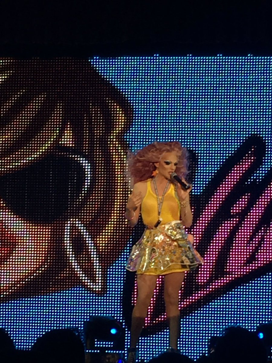 christopherb417's tweet photo. Love seeing you @willam!!!!! #RIPWarner #dallaslovesyou https://t.co/K9TCWZa9ce