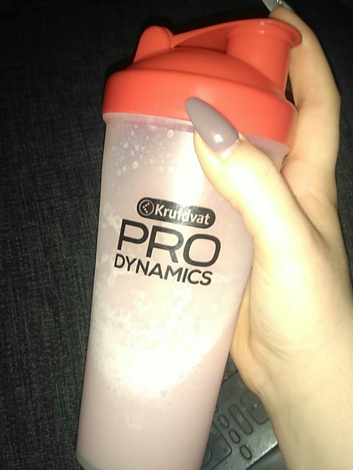 LinSweety's tweet photo. Day 1 of my diet starts w a special shake. https://t.co/a7Fjz9ukUx